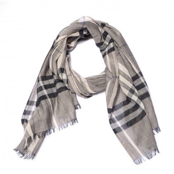 Authentic Burberry Giant check Wool & Silk Scarf. Grey and black. 220x70cm - Picture 2 of 6